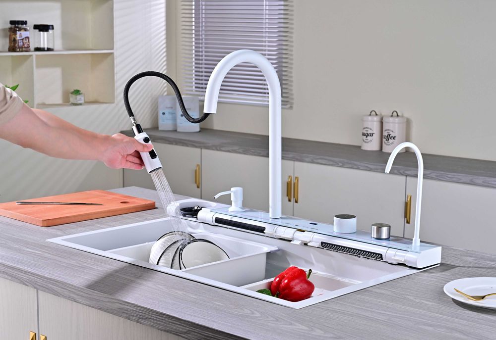 Бяла мултифункционална кухненска мивка с регулируем двоен водопад