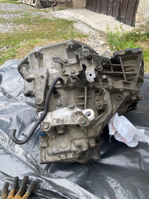 Cutie viteze Nissan Qashqai 2.0DCI 2009 4x4