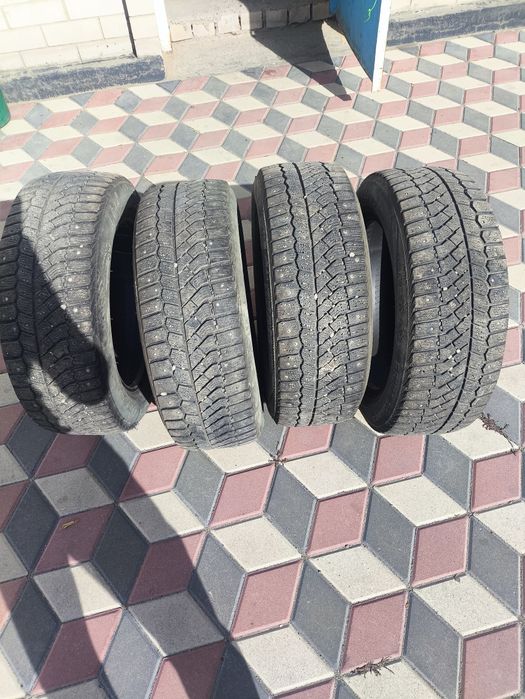 Продам шины шипованные R16