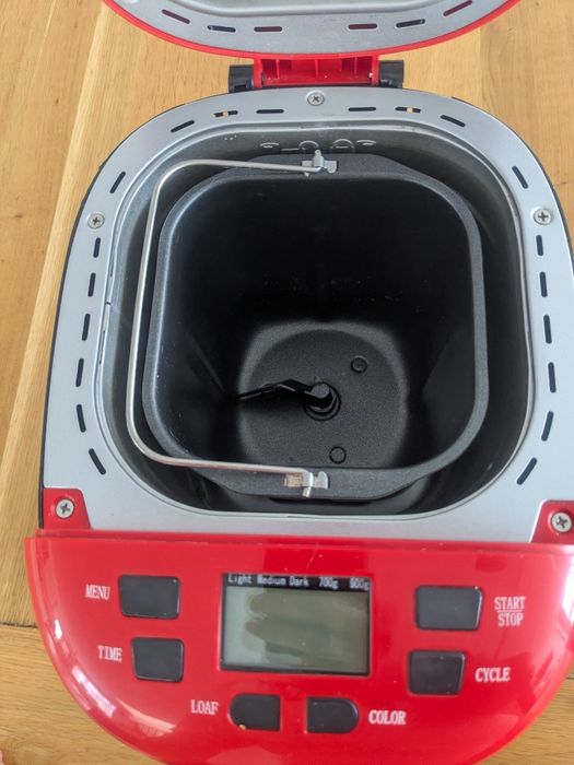 Mașina automata  de făcut pâine albă, integrală,  aluat