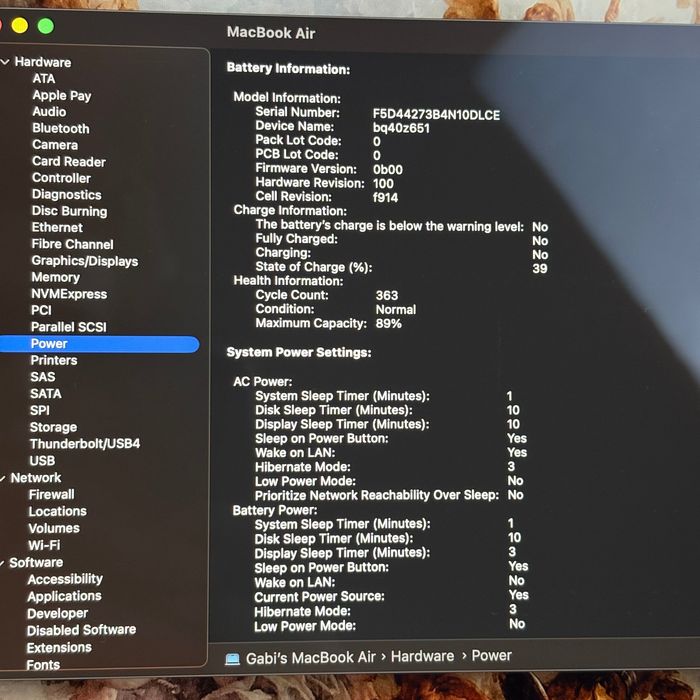 Macbook Air 13.6 M2 16GB RAM 256 GB Stocare Garantie 1 an, cu Toate Accesoriile incluse