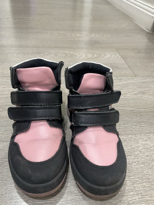 Кроссовки на девочку