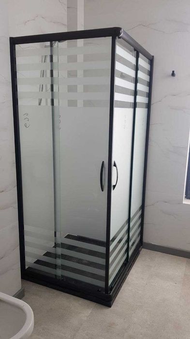 Стеклянные душевые кабины и перегородки под ключ