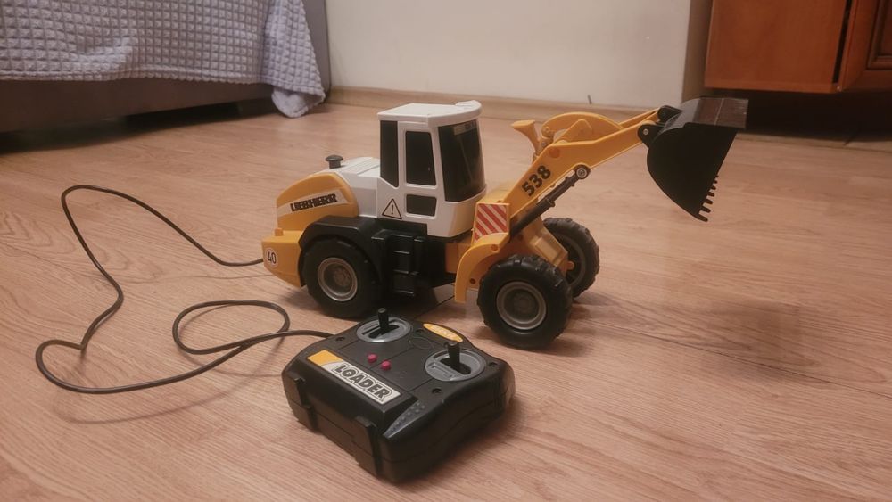 Экскаватор на радиоуправлении