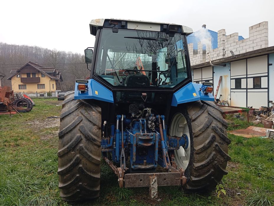 Vand tractor New Holland 8240