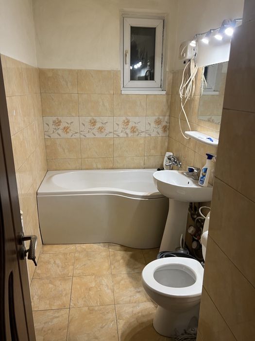 INCHIRIEZ APARTAMENT Calea Bucuresti (In spate la Institut)