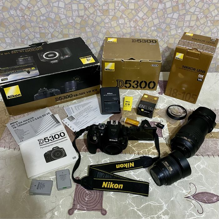 Nikon D5300. Nikkor 18-105 VR, Nikkor 35 m 1:1.8 G, Акумы, Документы.