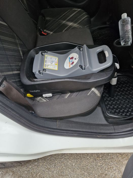 Maxi Cosi Pearl и Pebble + база столче за кола