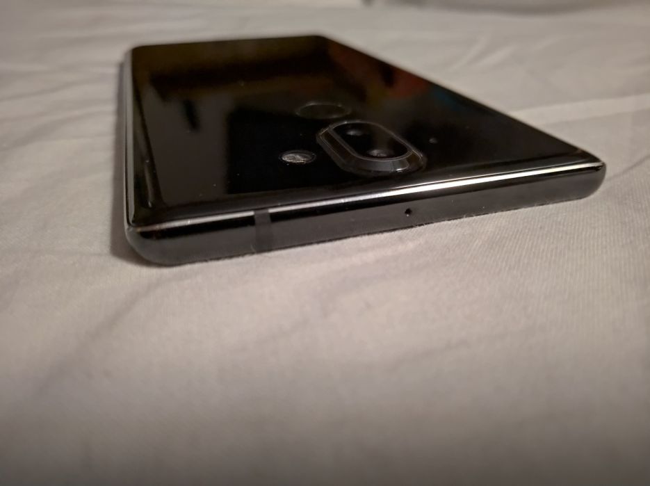 Nokia 8 Sirocco cu ecran crăpat ușor