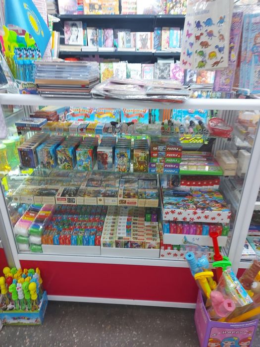 Срочно продам стеклянные ветрины