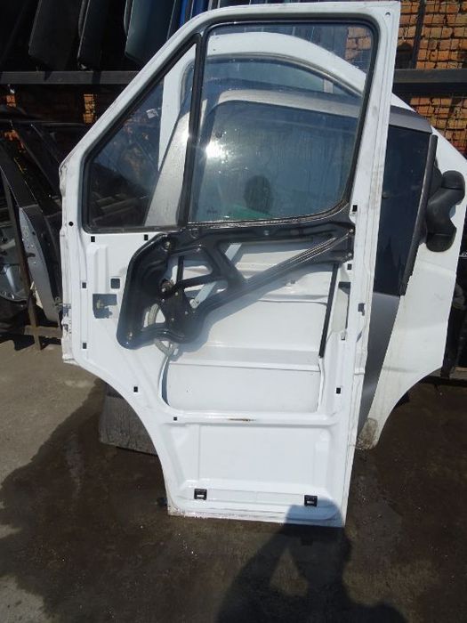 Vand Usa Fata Dreapta Mercedes Sprinter din 2005 volan pe stanga fara rugina fara lovituri