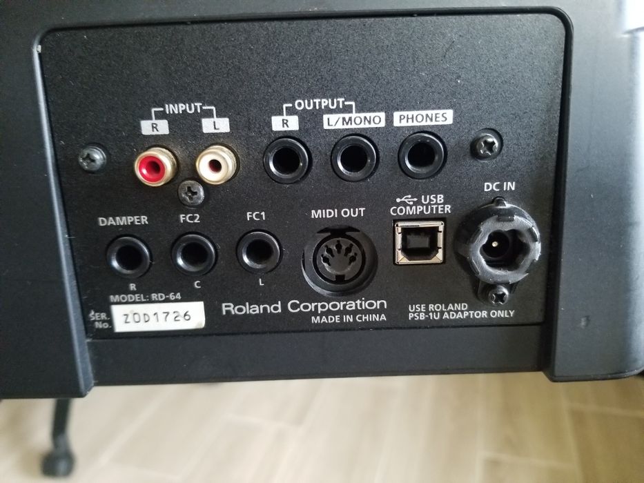 Pian Roland. Clape grele imitație fildeș. 5 octave jumatate