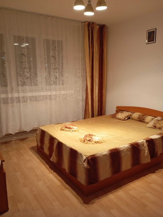 Închiriez apartament cu 2 camere decomandat M20