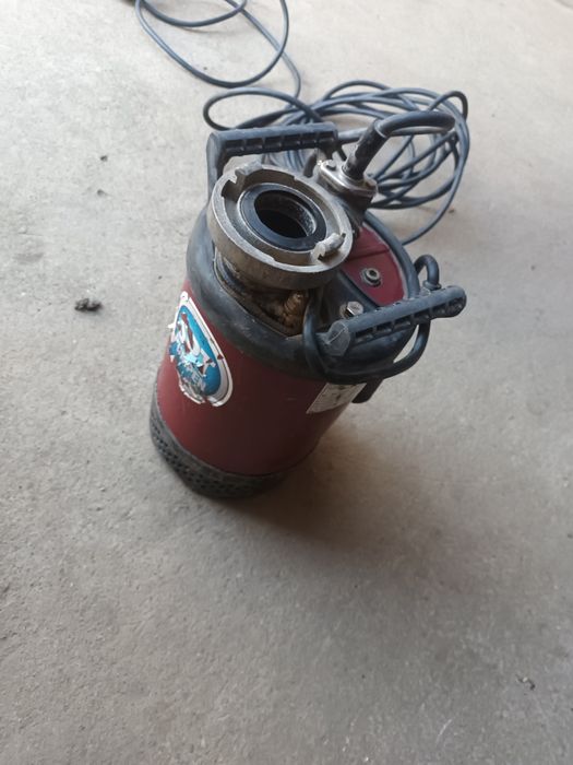 Vând   pompa   de scos apa