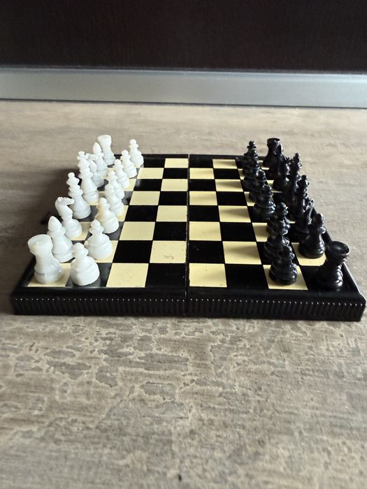 Joc de sah magnetic