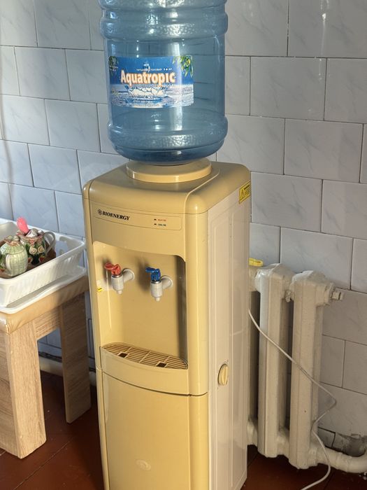 Кулер для воды.