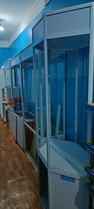 Продам витрины стеклянные