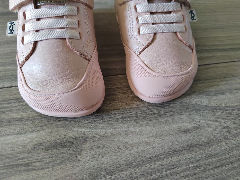 Детски боси обувки за прохождане Колев и Колев в бебешко розово / Bare