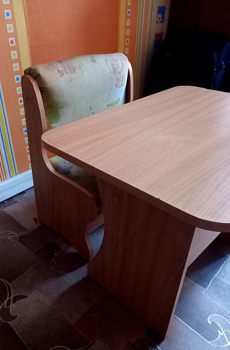 Детский стол со стулом