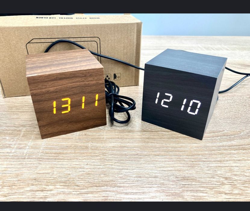 Часы настольные электронные