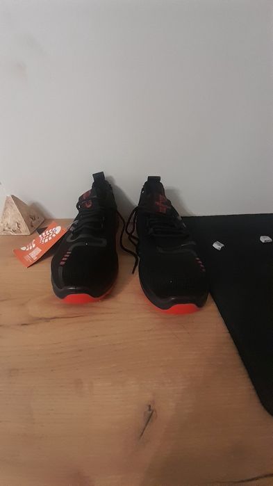 Кроссовки для строителей