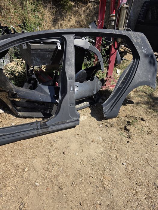 Vw golf 7 лява страница панел калник колонка праг