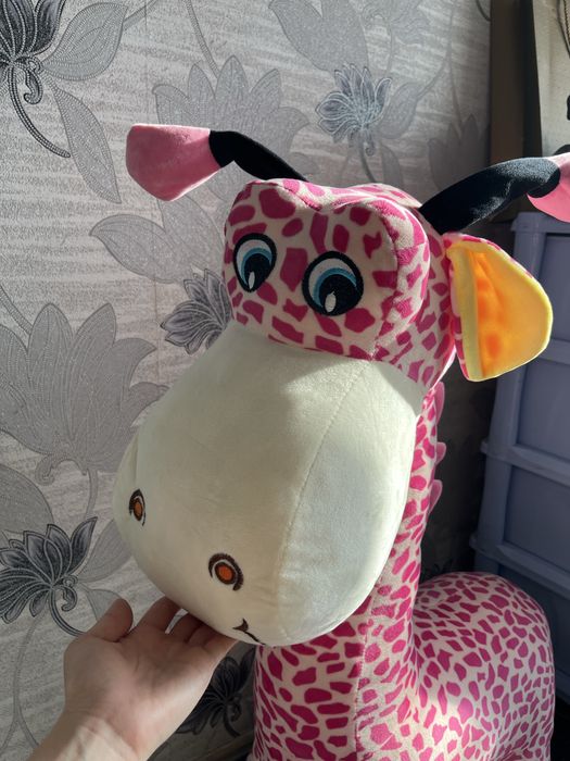 Продам плюшевого жирафа