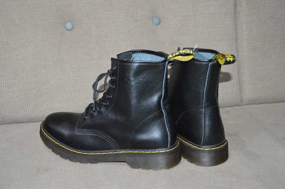 Ghete bocanci piele Dr. Martens 1460 marime 45 46 Air Wair noi