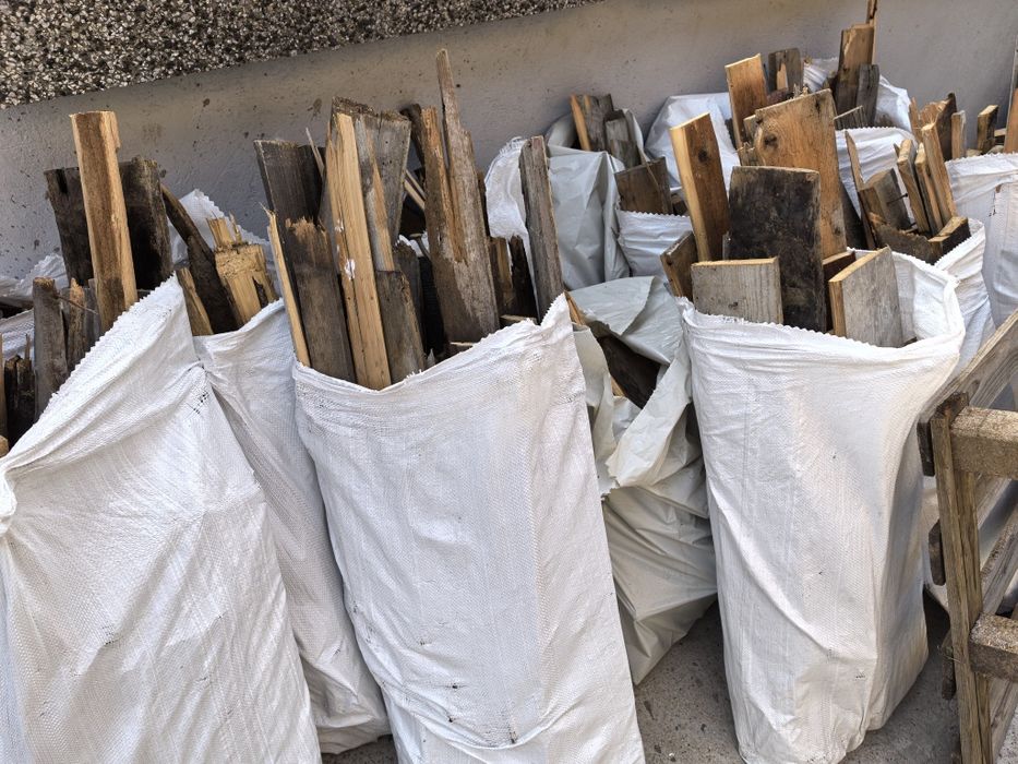 Продавам дърва за огрев