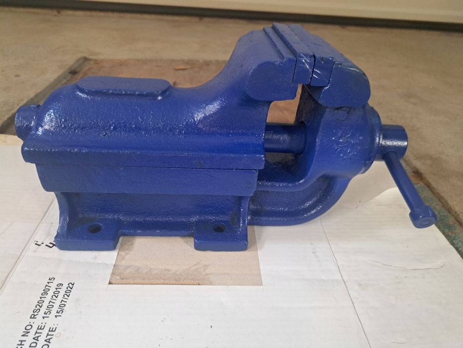 Продавам менгеме