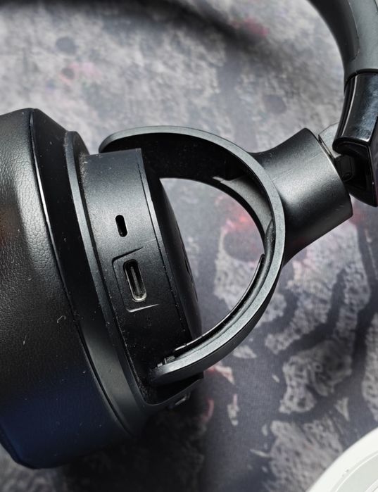 Casti JBL 760NC.