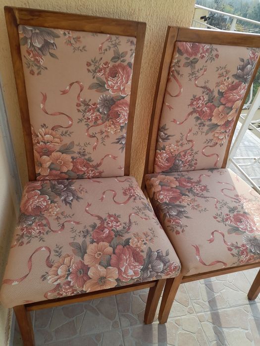 Продавам трапезни столове