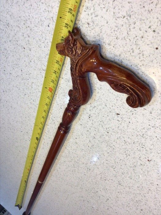 Baston mânar lup sculptat integral manual,piesa deosebia, lungime tota