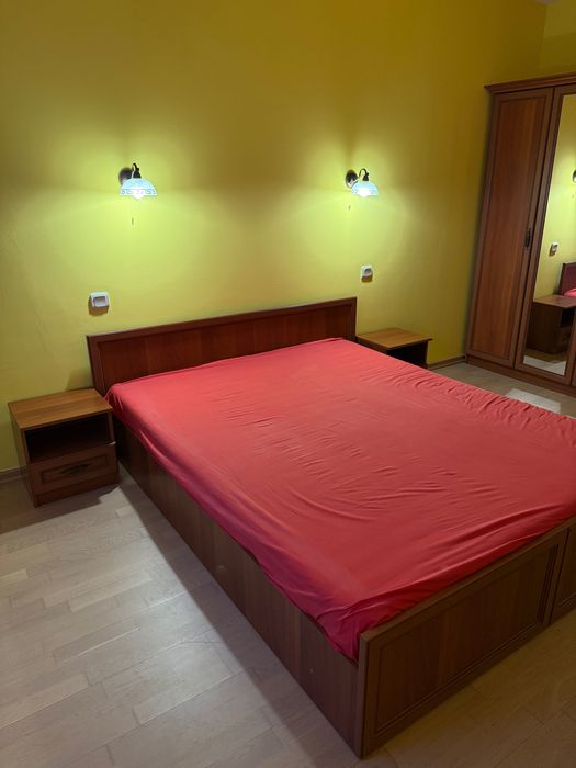 Дървени спални мебели