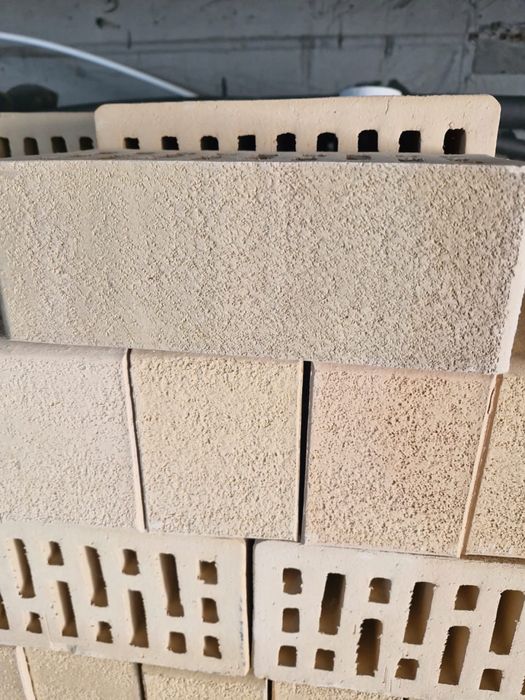 Продам кирпич 250 и 200 тг