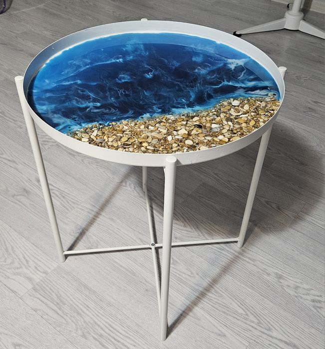 Картина со столиком