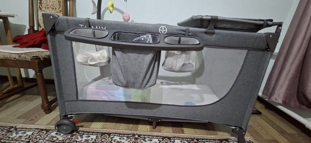 Детская  кровать и манеж