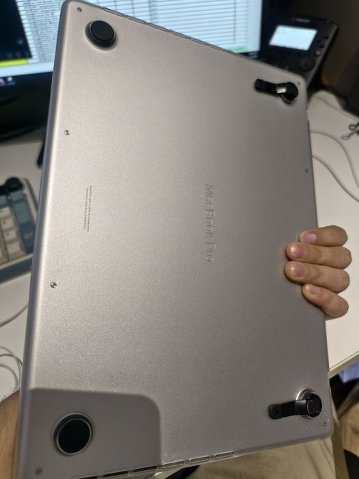 Продаю MacBook Pro 14" M3 (8GB / 512GB).
Состояние отличное, работает