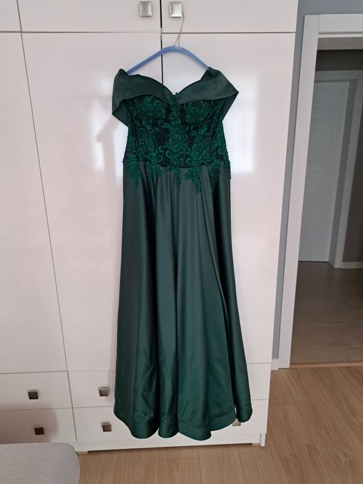 Тъмно зелена официална рокля