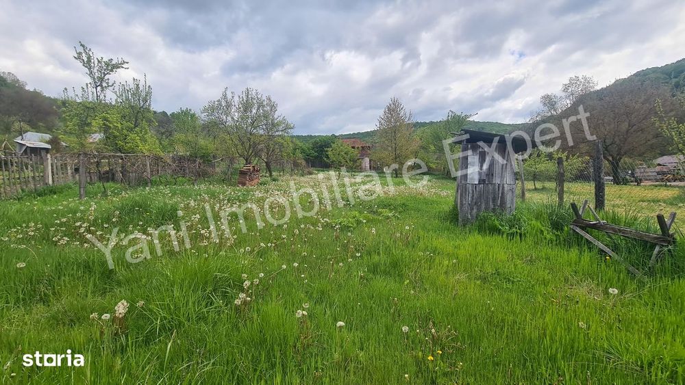 Casă de vânzare în comuna Mălureni, sat Mălureni, județ Argeș.