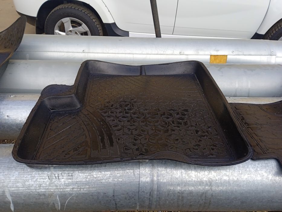 Аатополики резиновые Ларгус Логан