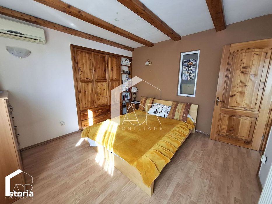 Casa tip duplex cu 6 camere, zona Republicii