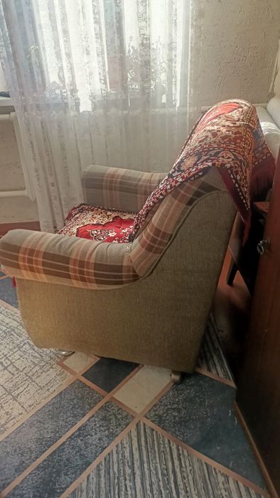Продам Два кресла б/у .