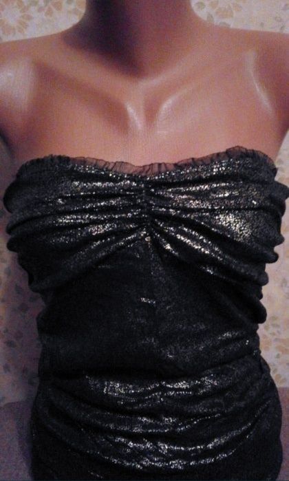 Красив костюм от дантела и кожа