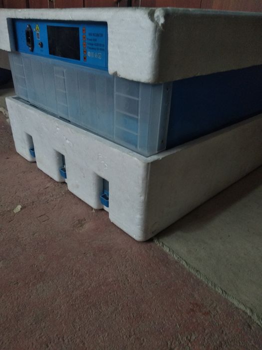 Inkubator sotiladi yangidek turibdi