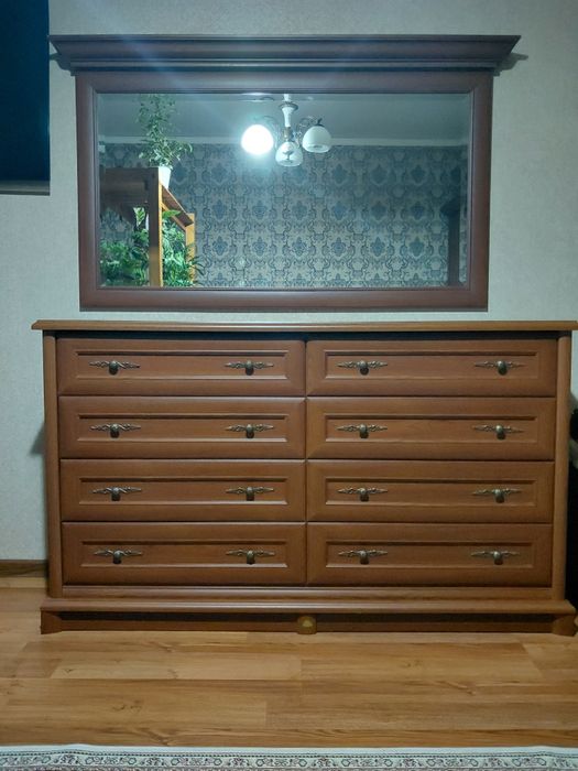 Продам камод с зеркалом