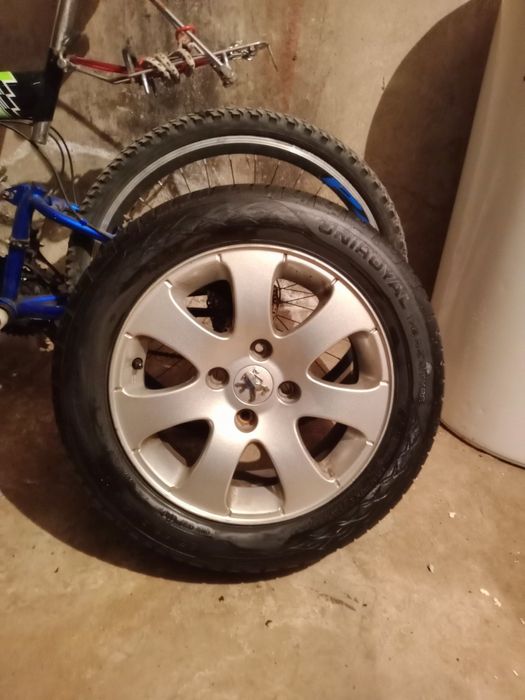 Оригинални джанти с летни гуми Paegot