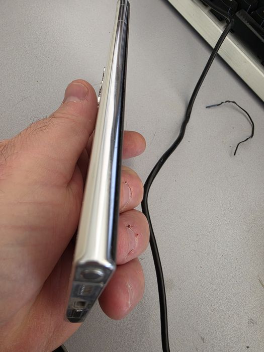 Продавам неразличим от нов Samsung Galaxy S22 ultra  512GB