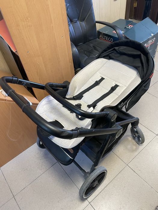 Детская прогулочная коляска