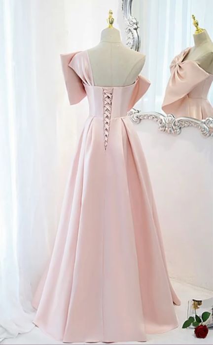 Вечерное платье с бантом